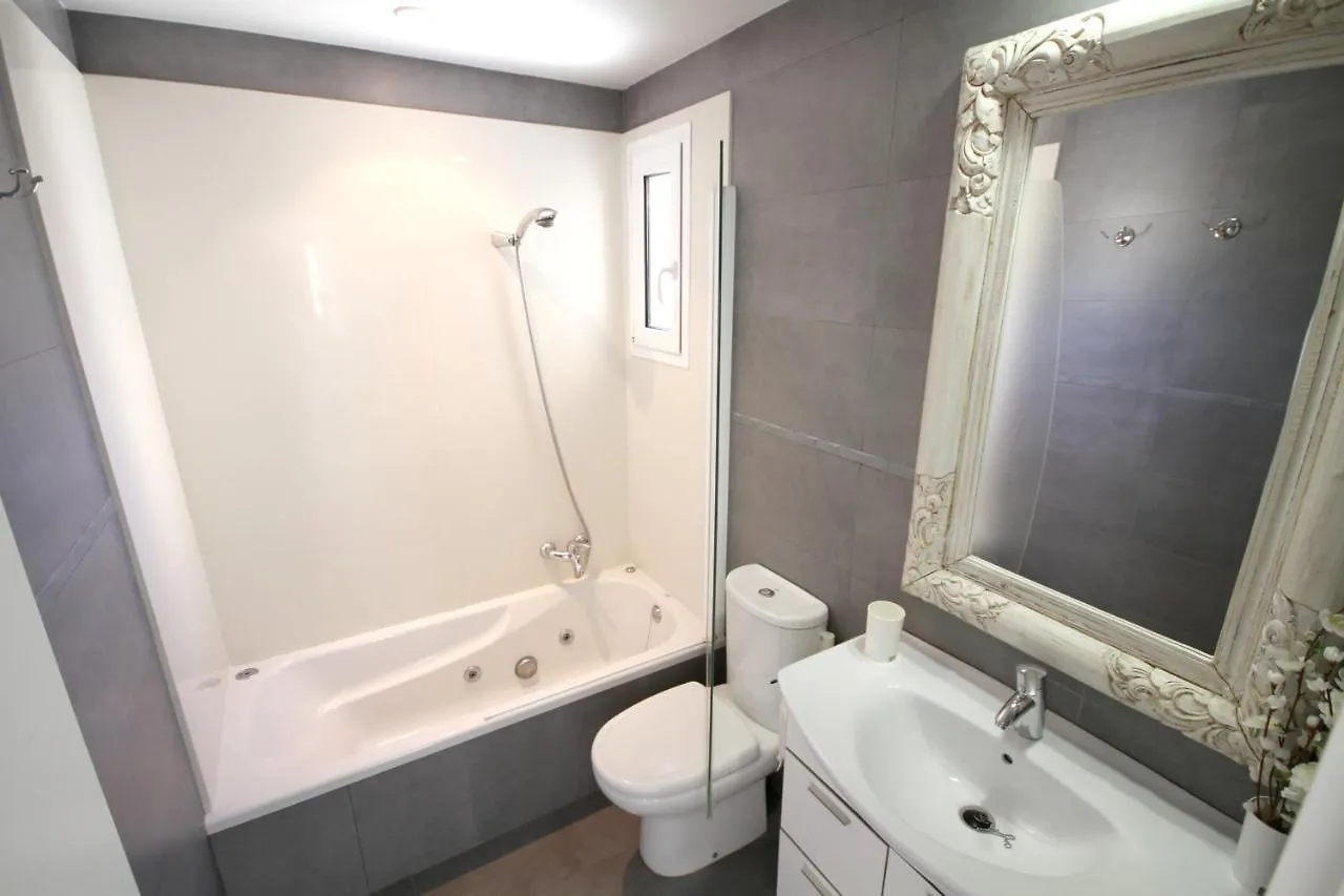 Seaside Jacuzzi Terrace Apartment: Puerto Pollenca Beachfront Port de Pollenca Spain
