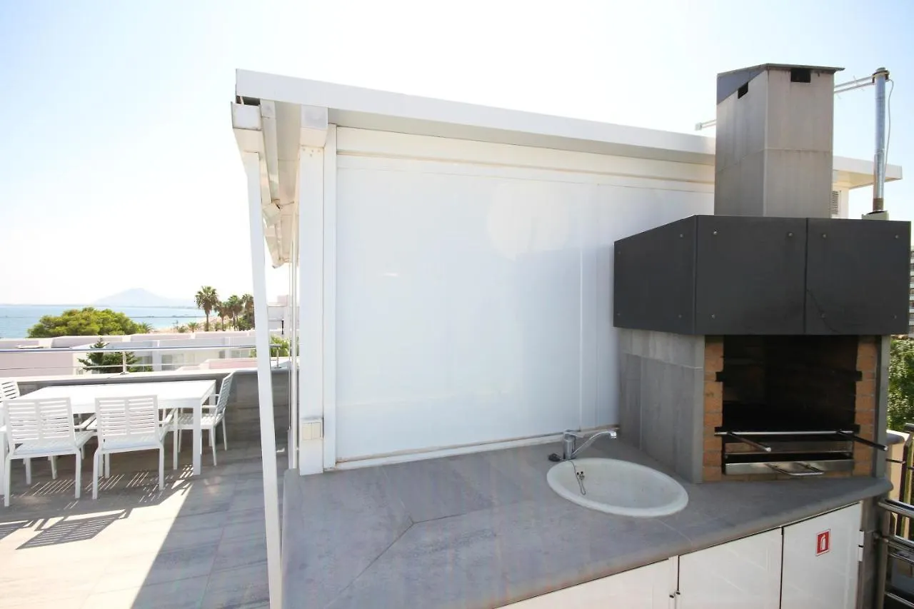 Seaside Jacuzzi Terrace Apartment: Puerto Pollenca Beachfront Port de Pollenca